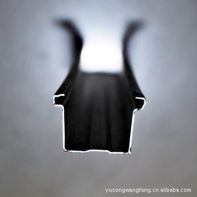 供应冷弯型钢,塑窗钢衬