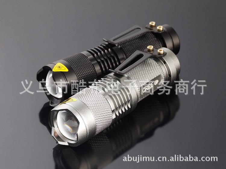 厂家直销正品creeq5迷你变焦户外强光手电筒远射可充电14500电池