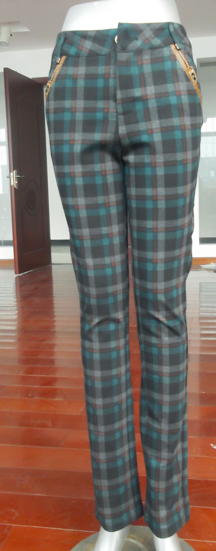 琴依娜<em>韩版女裤批发</em> 类逸阳秋冬款加绒铅笔裤