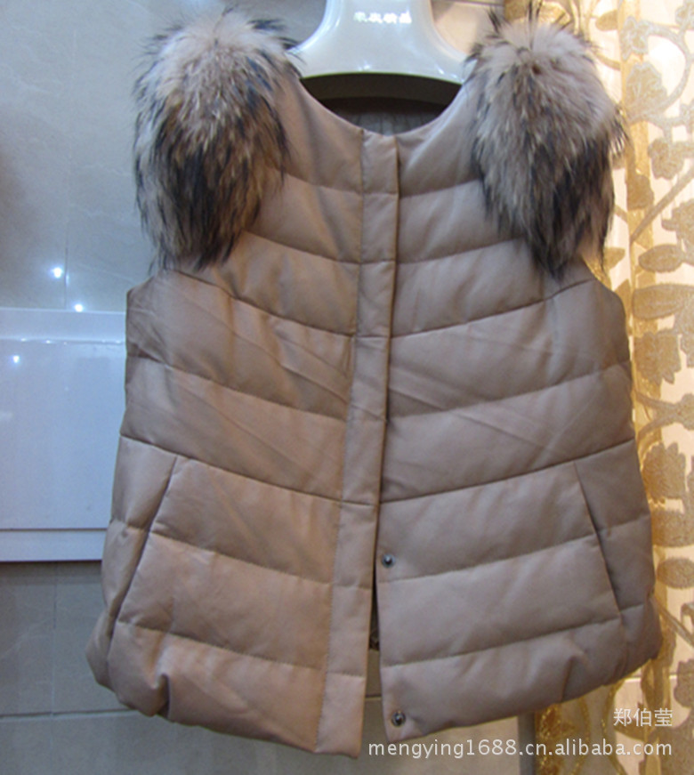 批发采购<em>女式马甲</em>背心-真皮<em>羽绒加长马甲</em>/海宁
