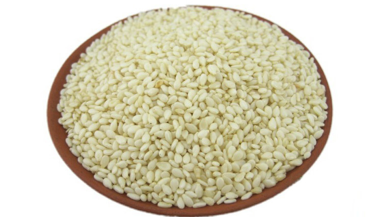白芝麻食疗作用: 芝麻味甘,性平,入肝,肾,肺,脾.