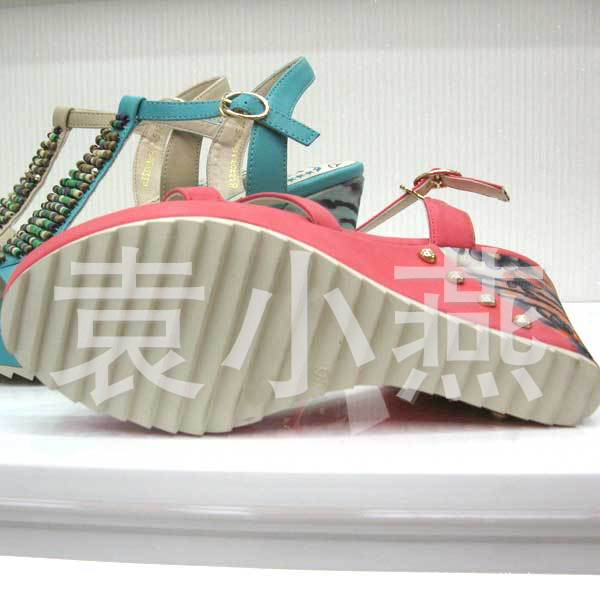 缝叶鸟专柜<em>正品 女凉鞋</em> 坡跟鞋 花朵搭扣鞋 20