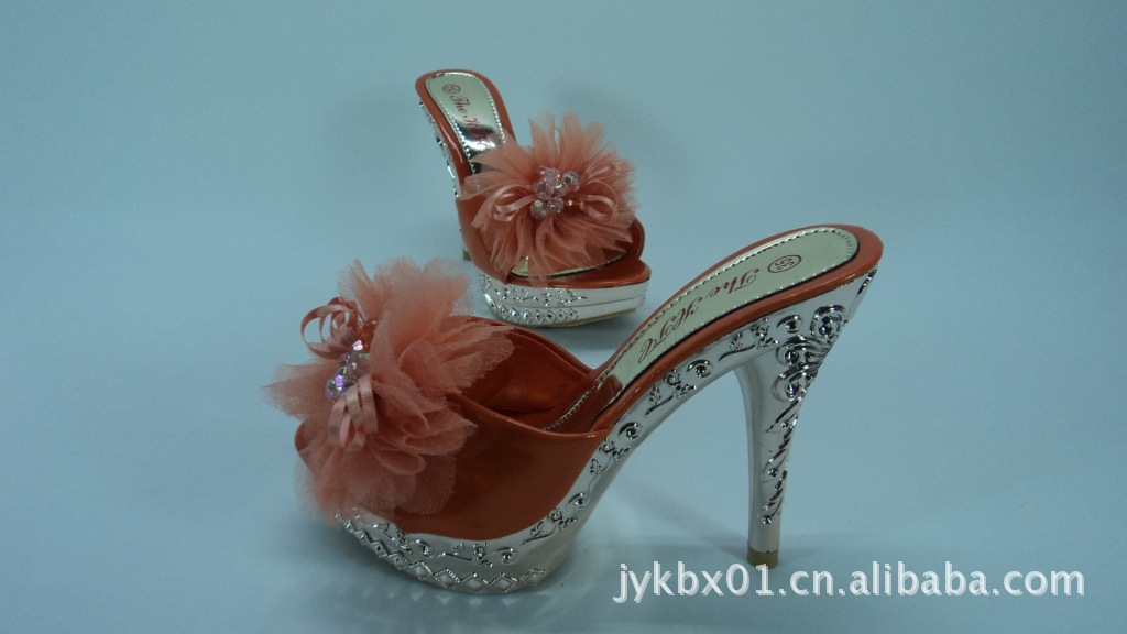 厂家直销时尚女装高跟鞋批发 舒适防水台大花