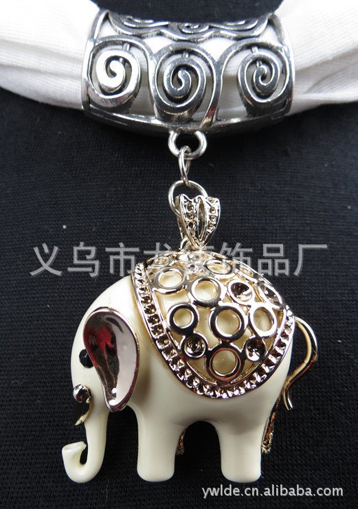【义乌时尚珠宝饰品吊坠批发 象牙色大象吊坠