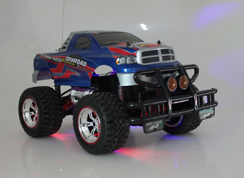 757-9026 四通中型遥控越野车灯光音乐仿真音