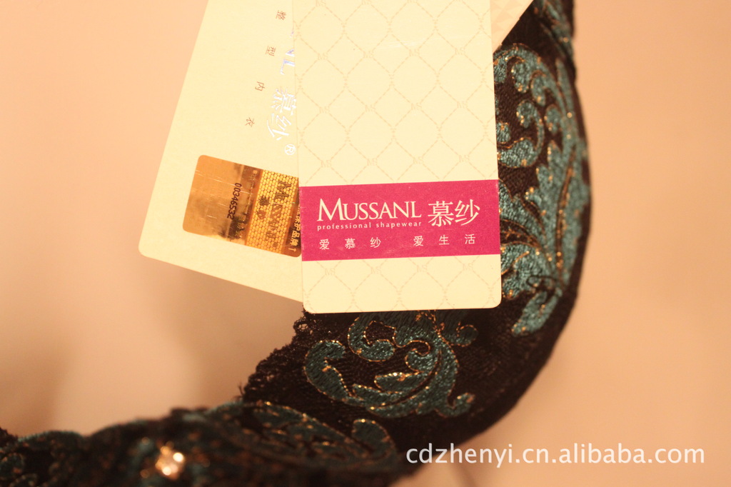 【热销正品<em>慕莎</em>纯专业调整型<em>内衣</em>黑色玫瑰<em>精油</em>