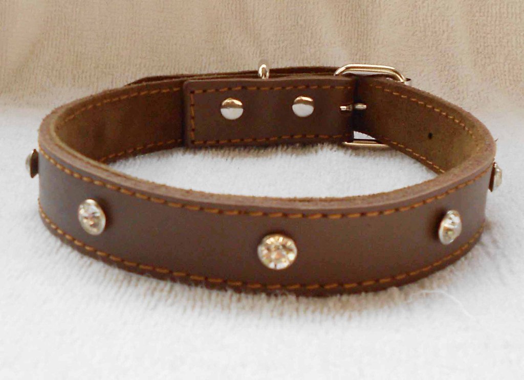 【厂家直供】牛皮项圈 狗项圈 镶钻宠物带狗圈