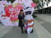 2011.11.24日,今天是感恩节,如果不是看到阿牛后面这个大大的爱心牌子,我都忘记了。真不应该。这些节日对我们来说也一样不停地忙碌和平常没什么区别。今天主要来讲感恩节,我做了些什么,学了些什么。