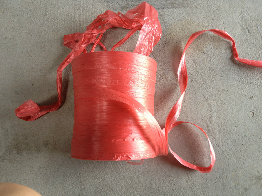 【供应红色PP塑料绳,捆扎绳,撕裂带,撕裂膜】