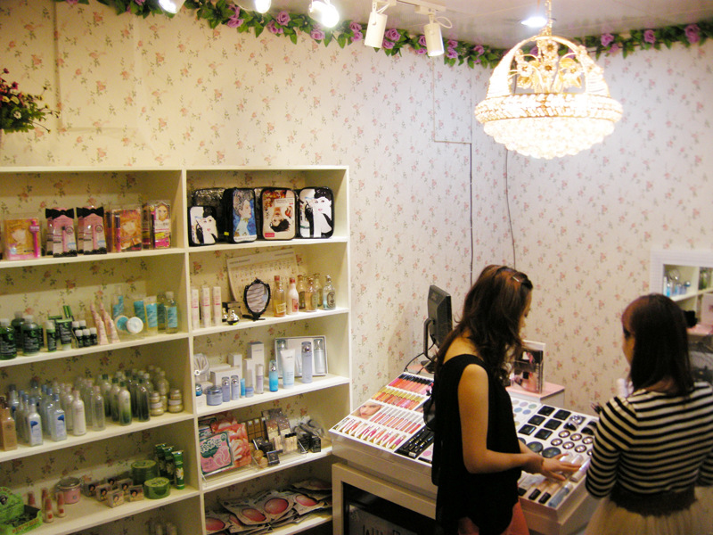 教你如何装修自己的彩妆店--佩佩彩妆