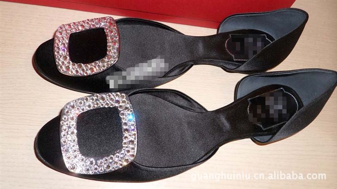 RV时尚国际<em>品牌真皮女鞋</em> 150.00、140.00元/双