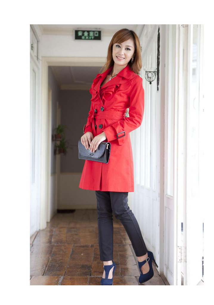 2012新款荷叶花边双层领装饰双排扣设计独特