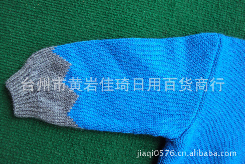 纯<em>手工编织</em>儿童毛衣开衫单排扣<em>宝宝毛衣开衫</em>三