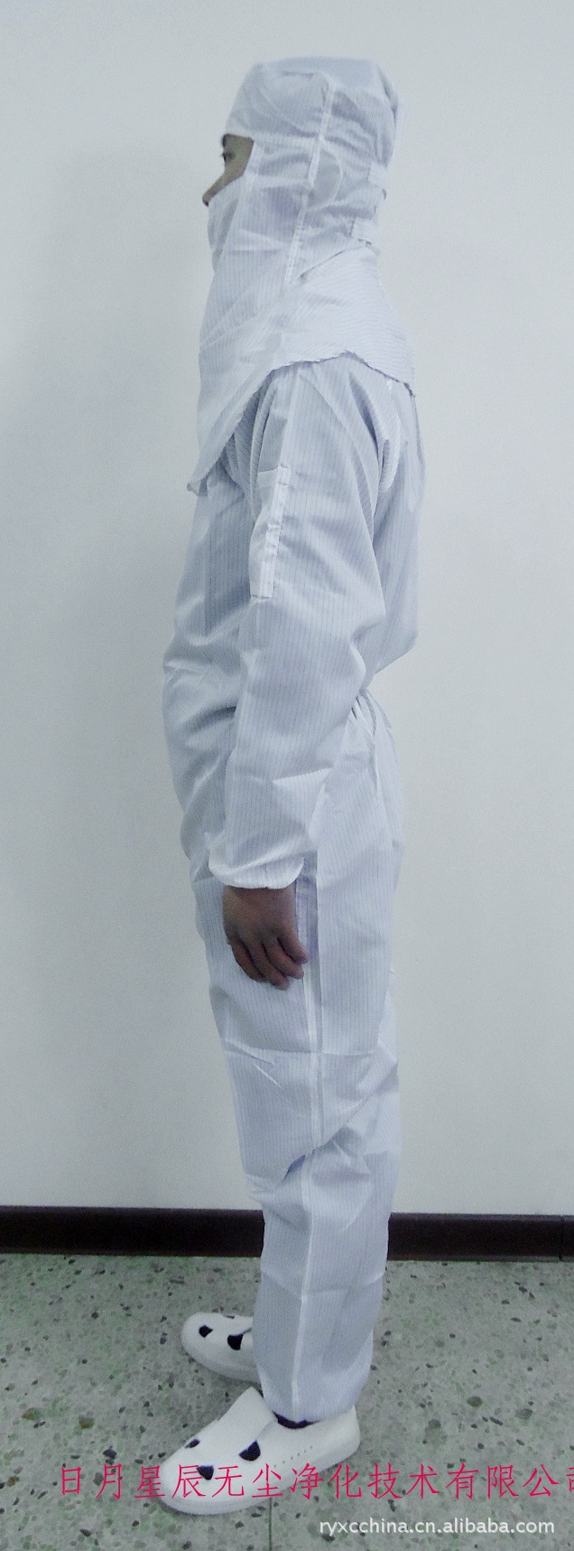 直开连体服+披肩帽侧面