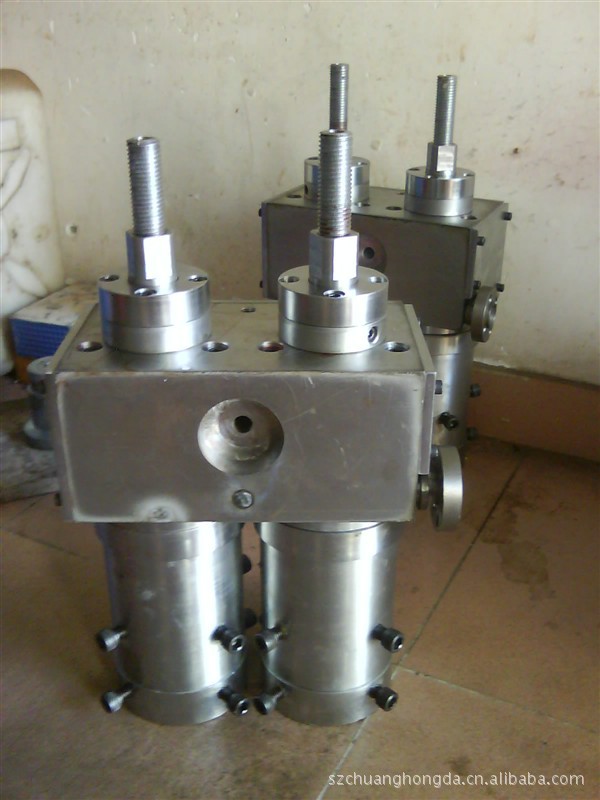 塑料吹塑机-加工 模头,吹瓶机配件 塑料吹瓶机