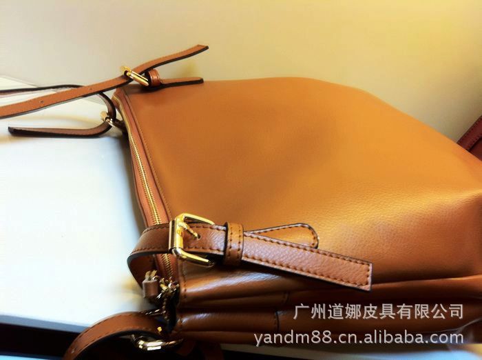 真皮<em>女包批发</em> <em>牛皮</em>头层单肩包 品牌时尚休闲斜