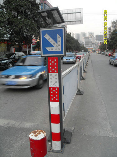 太阳能交通复合警示柱(桩)