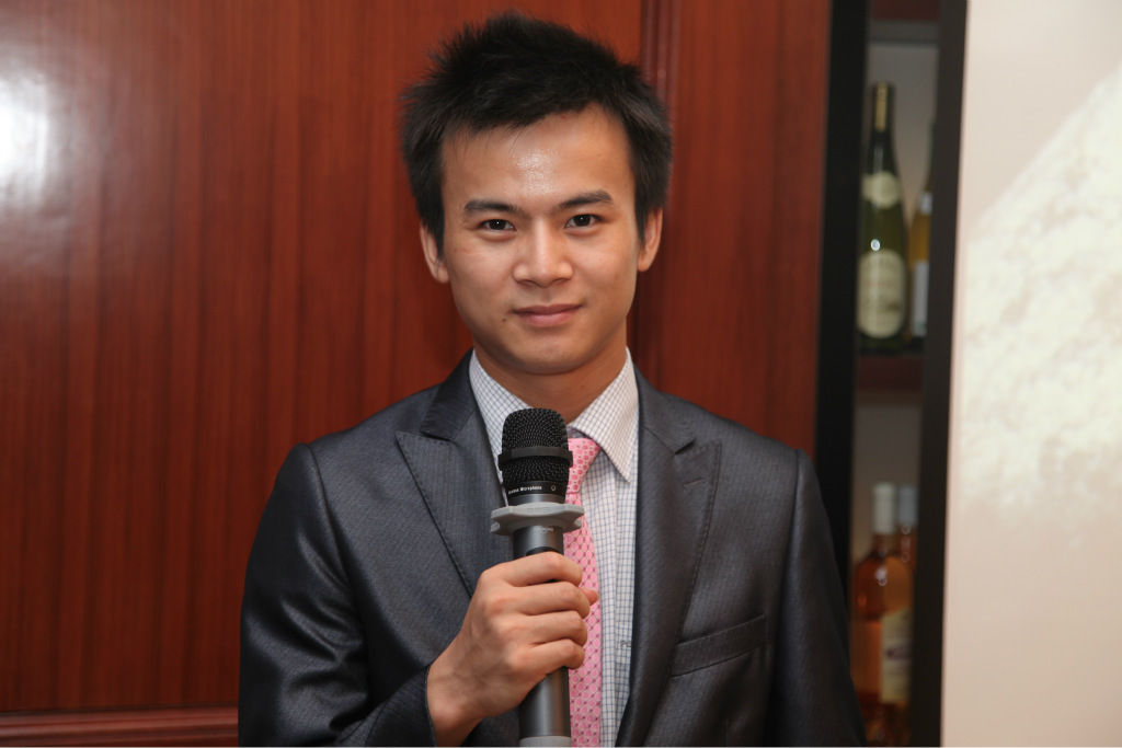 为什么客户永远是对的(图片是公司的同事,文字