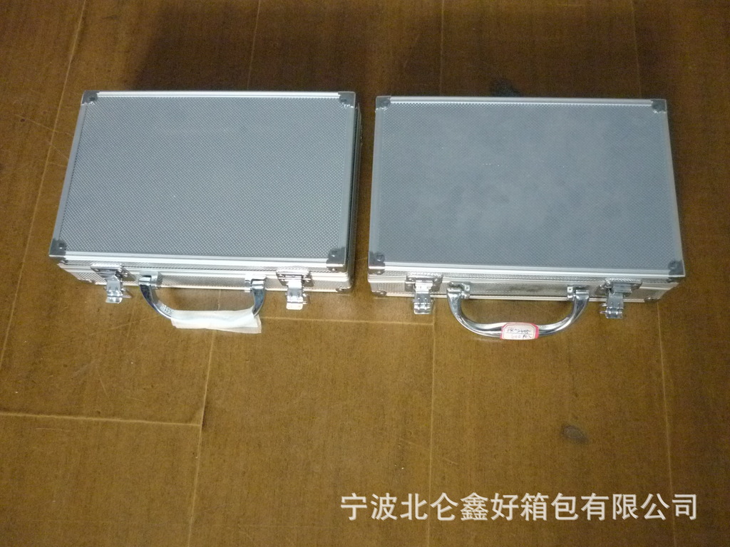 厂家直供美容美发梳.定位梳,油瓶工具箱图片,厂