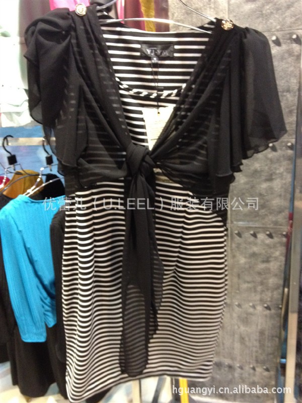 【2012夏季爆款品牌女装批发[<em>依姐衣妹</em>]条纹拼