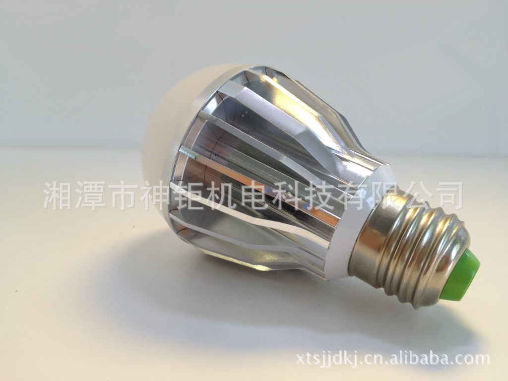 LED灯泡生产厂家大量供应5WLED球泡灯价格实惠质保三年欢迎外贸