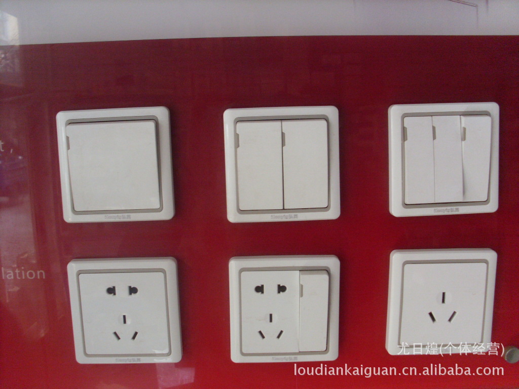 小米智能家居新动向：智能插座、开关和面板的革新