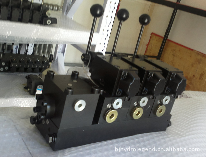 哈威3系列板式安装负载敏感比例多路阀 图片