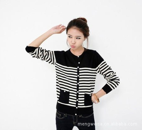 2012韩版<em>新款羊绒衫</em>条纹女装长袖条纹<em>开衫</em>毛