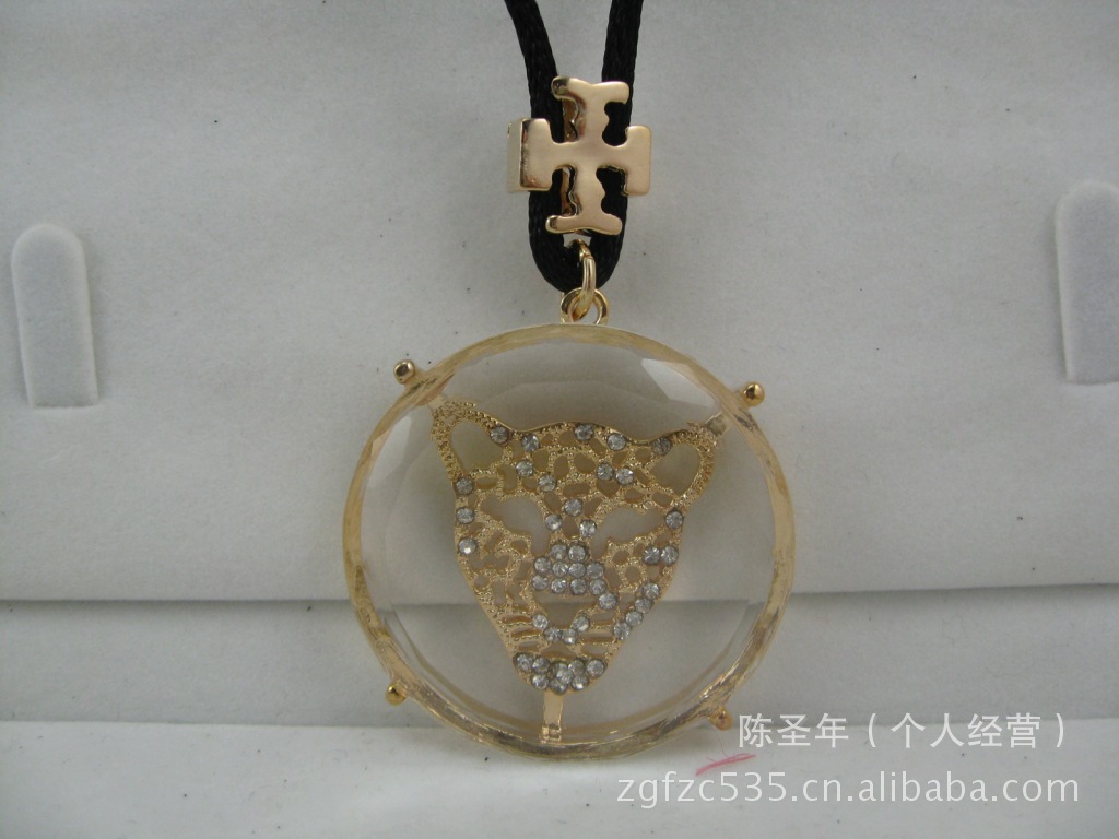 批发韩国饰品 <em>毛衣</em>链 <em>长款</em> 豹头水晶 <em>时尚毛衣</em>挂