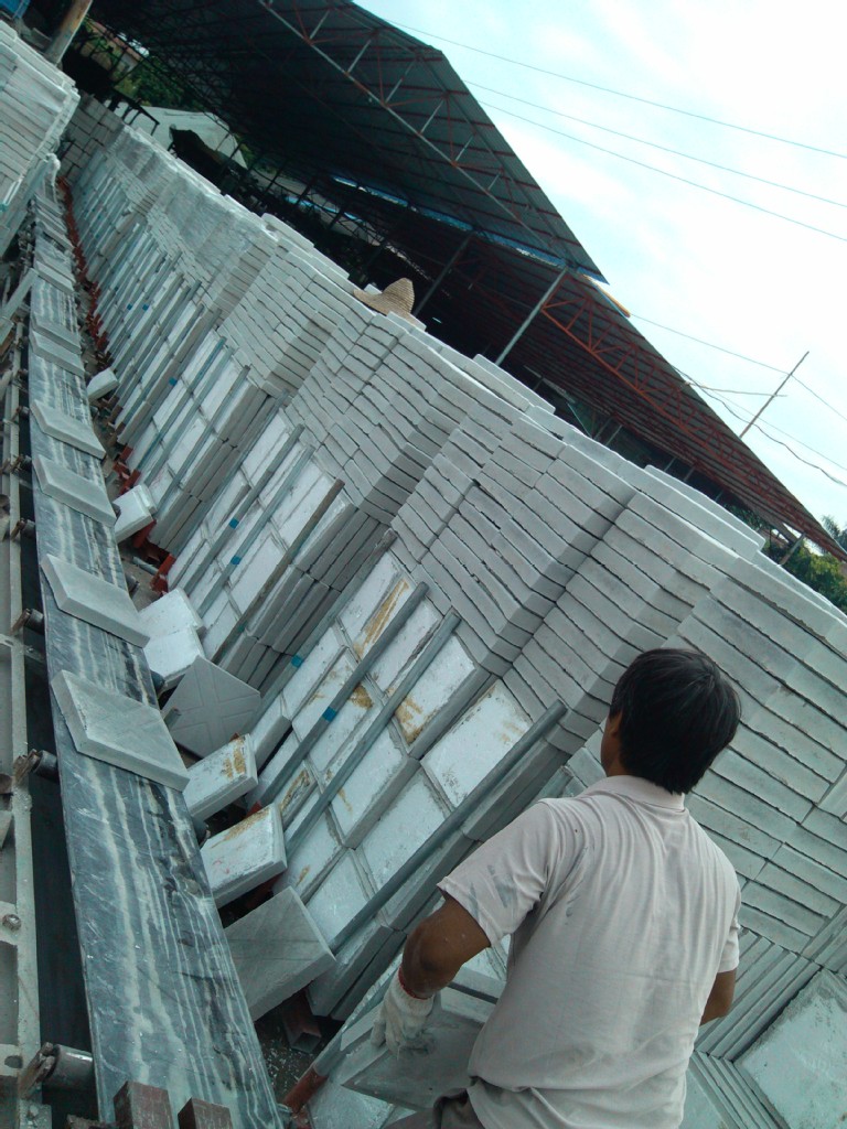 厂价直销:楼顶泡沫板隔热砖 _ 厂价直销:楼顶泡