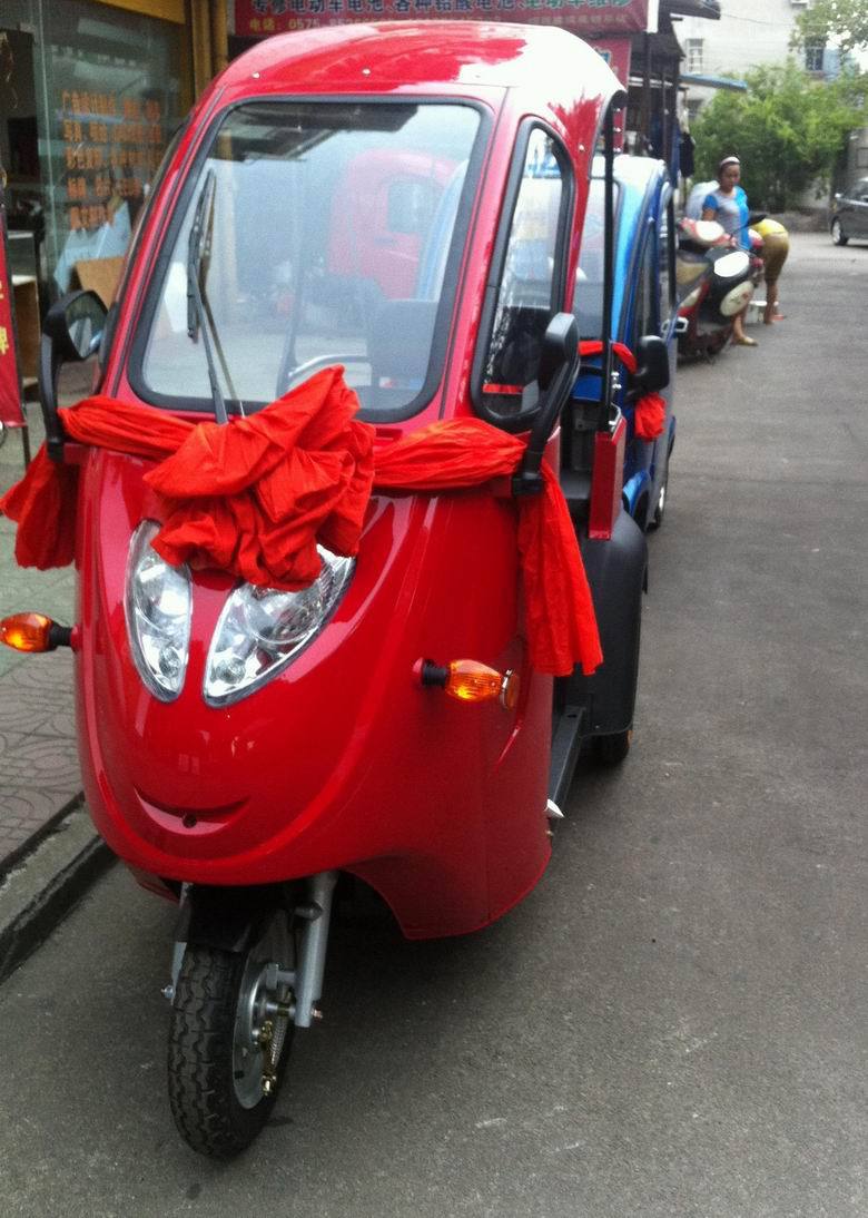 新款全封闭老年代步三轮电动车 电动三轮车
