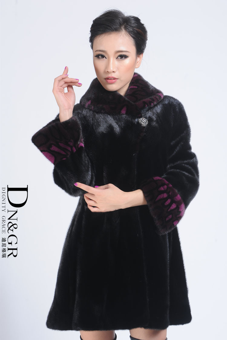 dngr 2013年<em>女士新款皮草外套</em> <em>黑色</em>印花领貂皮
