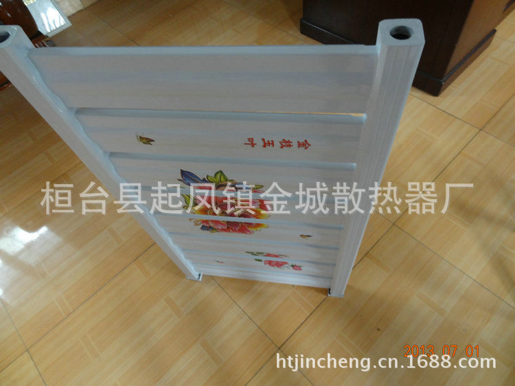 新型暖气片侧面图1{}