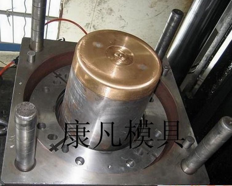 20130729095涂料桶模具