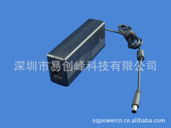 100W梅花尾桌面电源适配器2