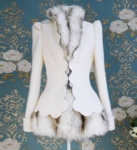 反季清倉秋冬新款女裝白色花瓣邊鑲毛毛裙擺 毛領厚毛呢大衣外套 免運費