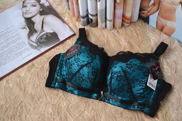 【<em>玉姿一族</em>937 小C杯 聚拢深V 调整型<em>文胸</em> 收