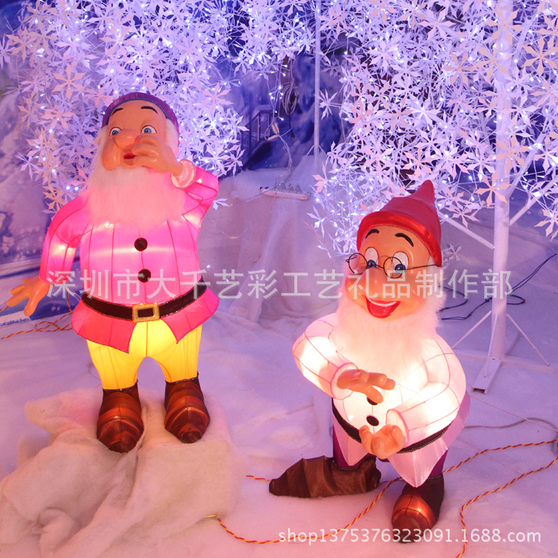 【圣诞节白雪公主与七个小矮人、场景布置节庆