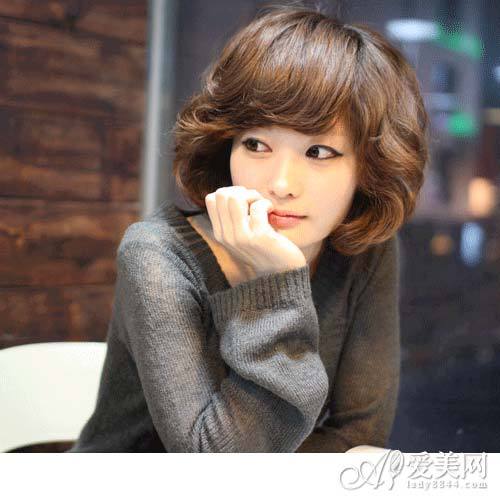 韩国女生短卷发 利落造型魅力四射