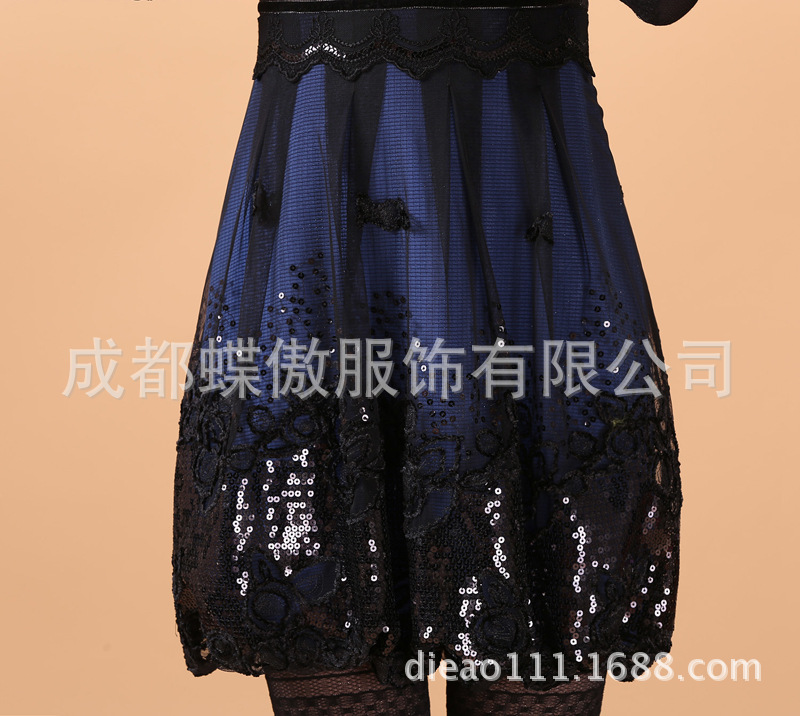 傲春季蕾丝连衣裙珍珠重工刺绣修身裙<em>金丝绒</em>长