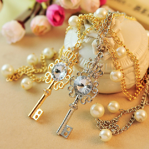 水晶宝石皇冠钥匙珍珠 项链 锆石<em>水钻毛衣链</em> 图