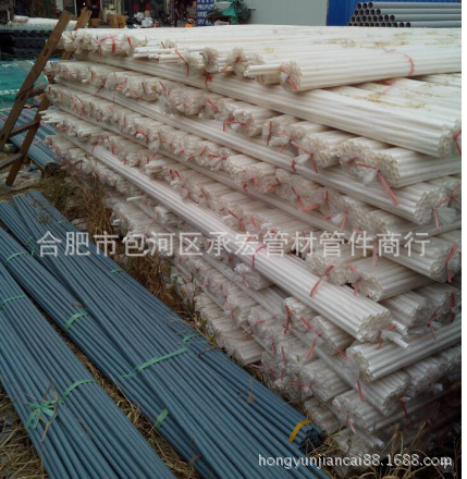 大量PVC螺杆穿墙管,白色及蓝色PVC线管线槽