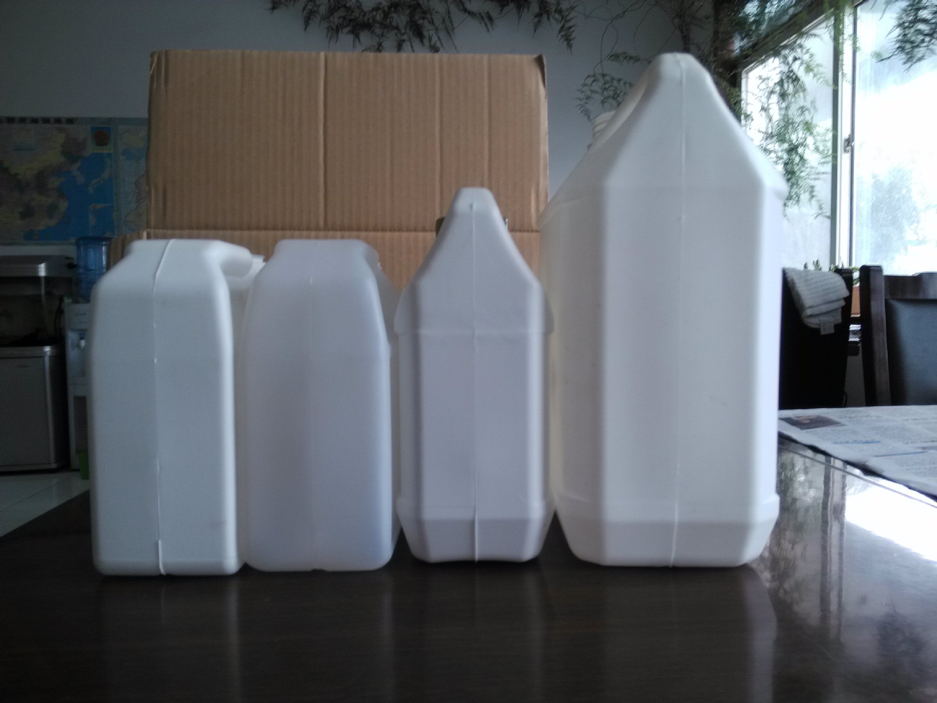 供应调料瓶 酱油瓶 白酒手抓桶 酱油桶图片,供应调料瓶 酱油瓶 白酒手抓桶 酱油桶图片大全,青岛花帝食品配料有限公司红旗路塑料包装分公司-马可波罗网