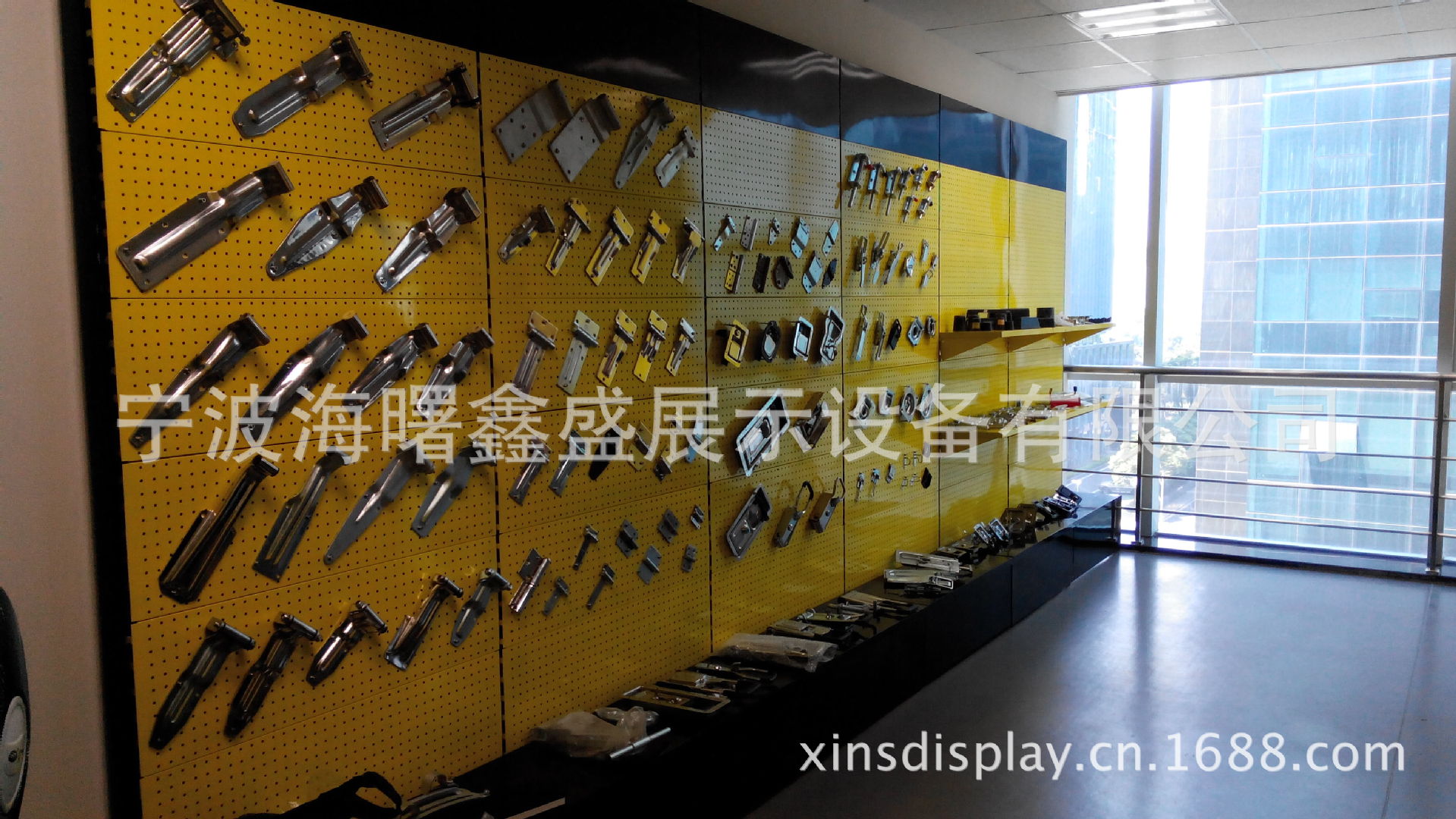 五金工具展示架 汽车配件展示架 孔板货架展示架找宁波鑫盛最实惠