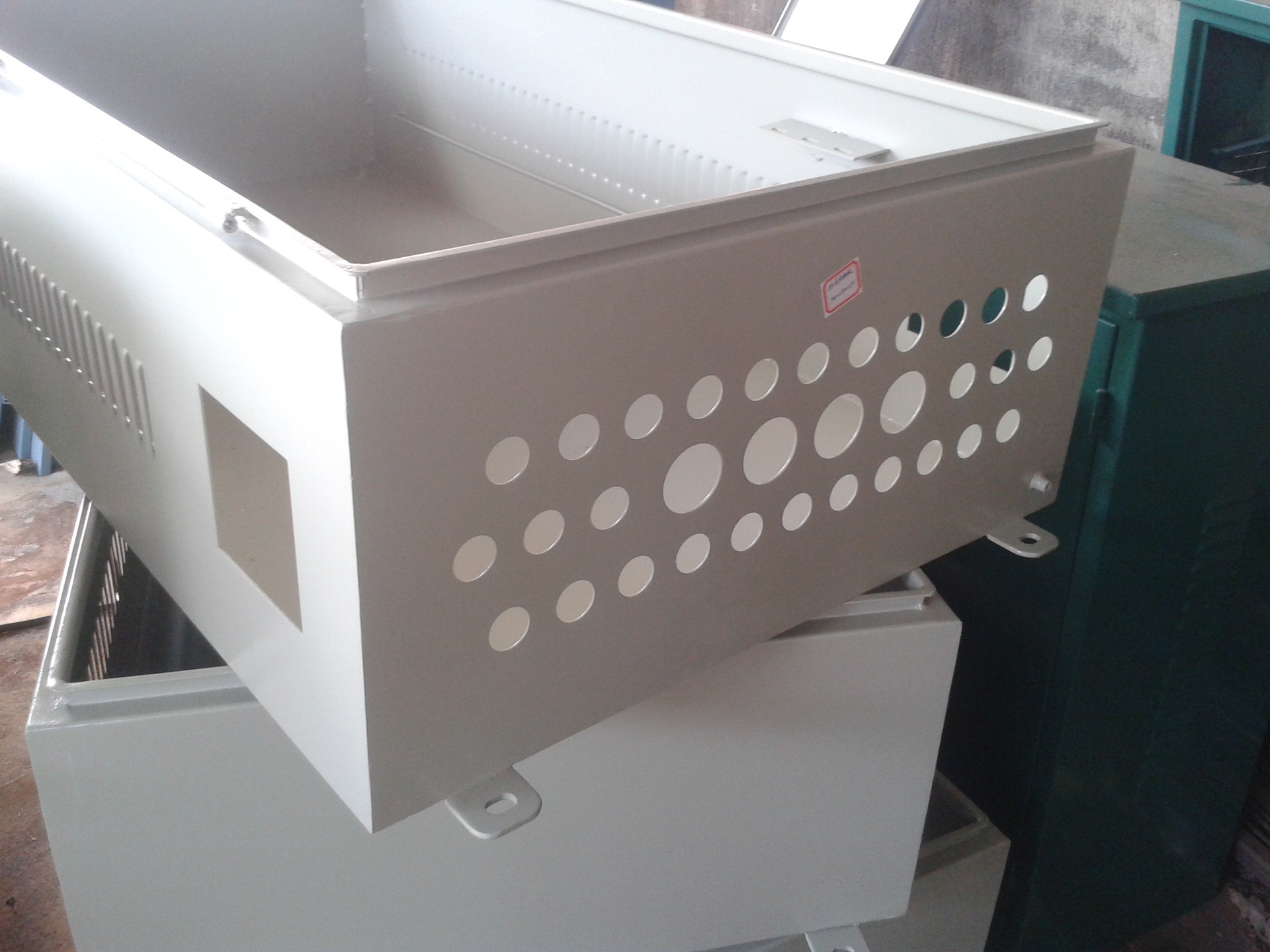 【供应各种非标箱体柜体。不锈钢箱体柜体等金