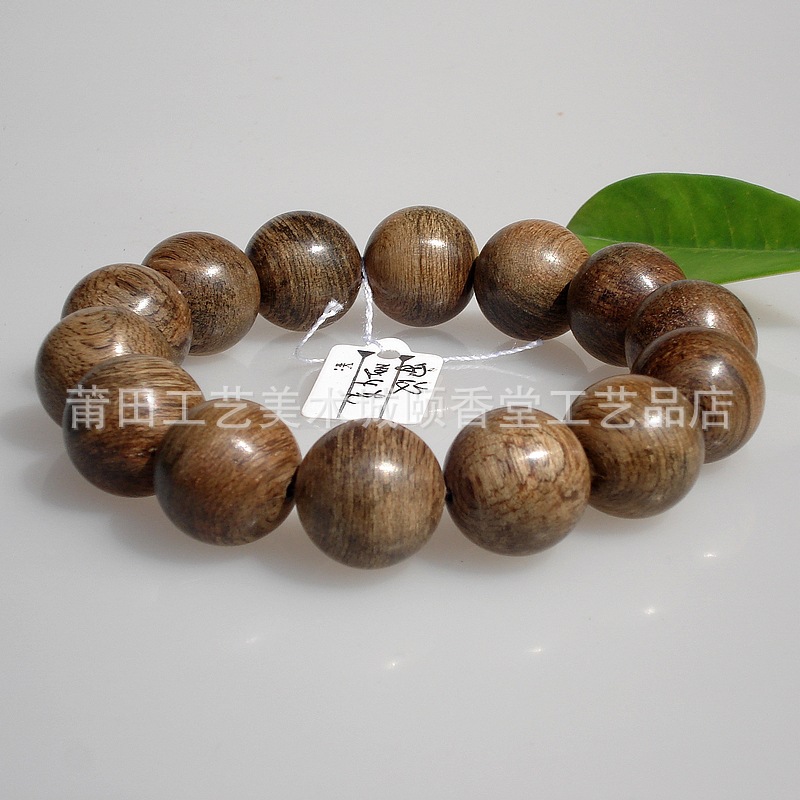 安汶产区的部分极品沉香还带有稀有的龙涎香的香味,这种极品安汶比较