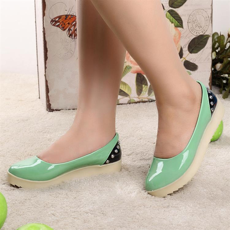 2013时尚经典大方<em>宽口女鞋</em>图片,2013时尚经典