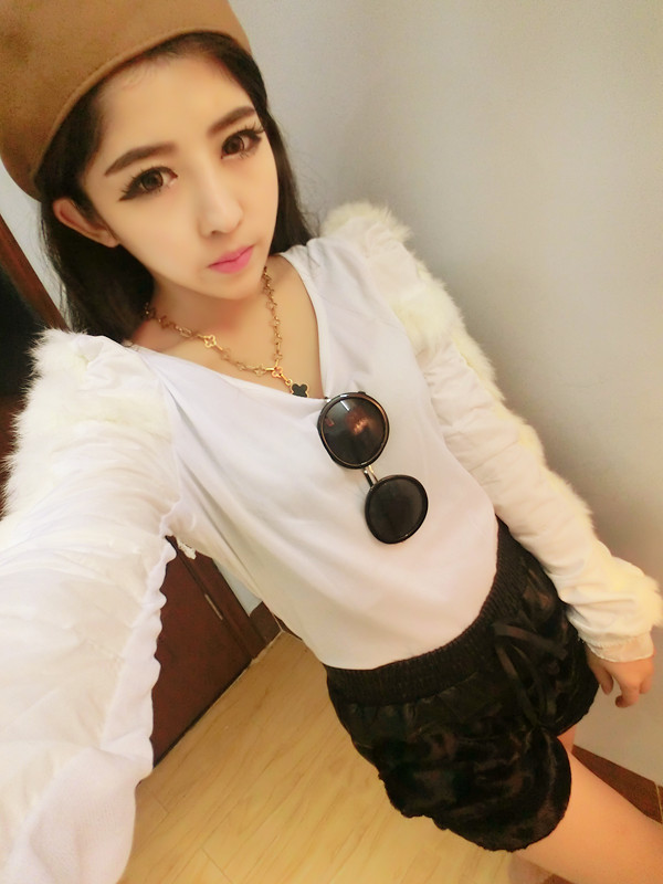 <em>马甲</em>打底<em>神器</em>,兔毛拼接袖子耸肩针织三色上衣