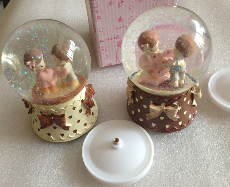 情侣水晶球 卡通音乐旋转玻璃球上发条雪花音