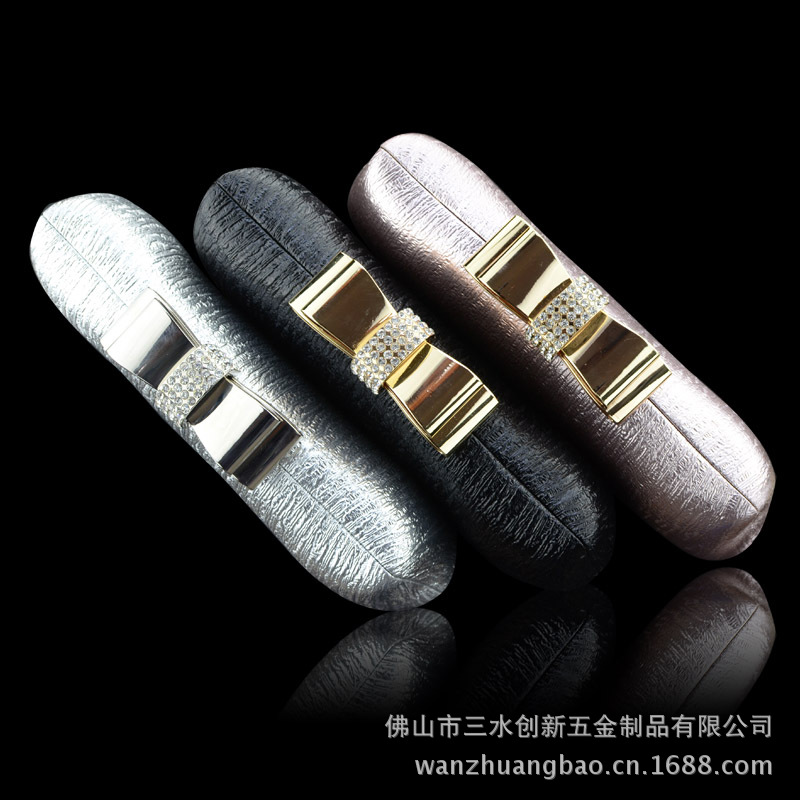 新款手拿包樹皮紋